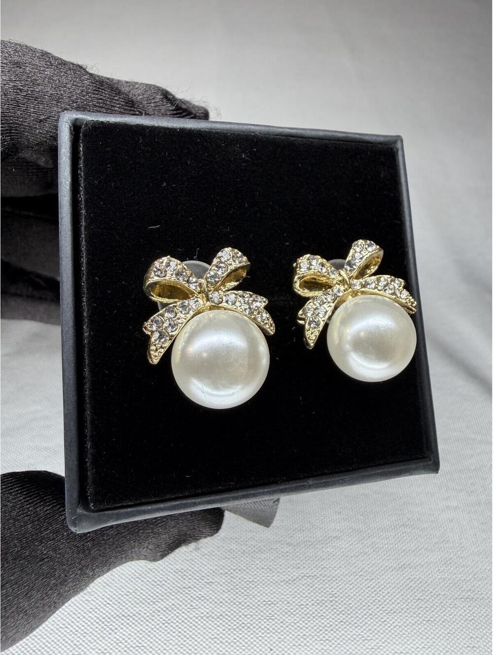 Faux Pearl earrings with rhinestones
